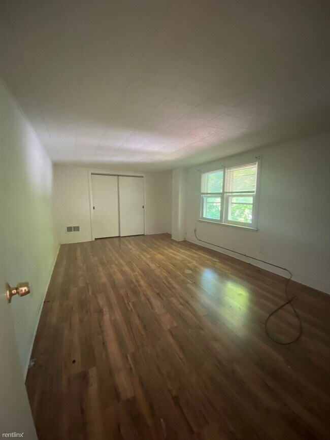 Foto del edificio - 3 br, 1 bath House - 27 Hawthorne Ave
