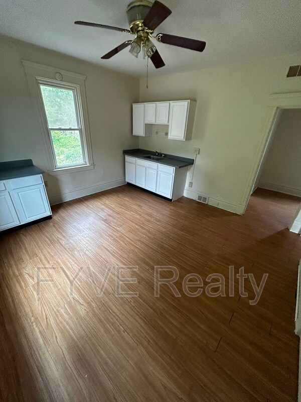 Foto del edificio - 105 E Meyers St 2nd Fl