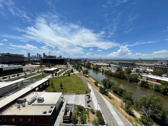 Building Photo - Flora RiNo