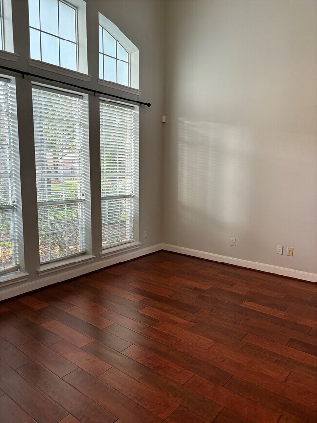 Foto del edificio - 3523 Aspen Glen Ln