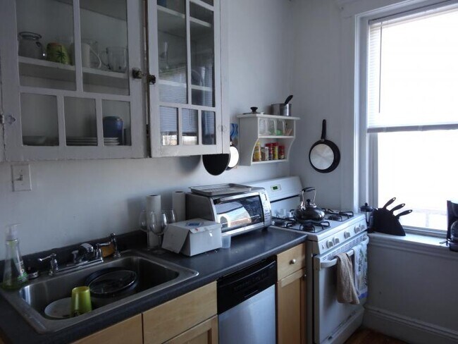 Building Photo - 45 Ashford St