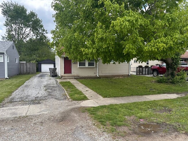 Foto del edificio - 4 bed 2 full bath home located in very desirable Irvington.
