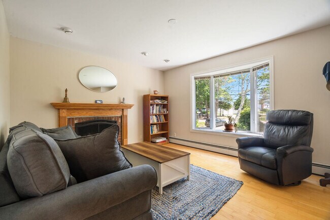 Foto del edificio - 28 Shoals View Dr