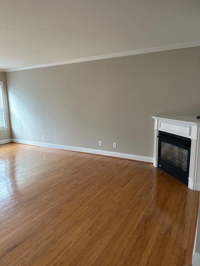 Building Photo - 121 Oak Hill Ln