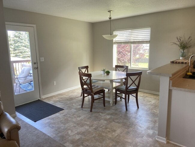 Foto del edificio - Spacious 4BR House in Ankeny