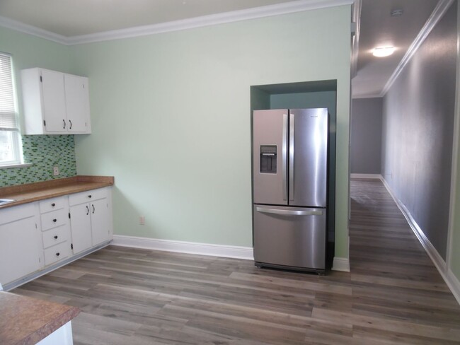 Building Photo - RECENTLY UPDATED 2 BEDROOM IN HARAHAN