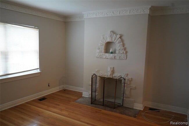 Building Photo - 7010 Thatcher St