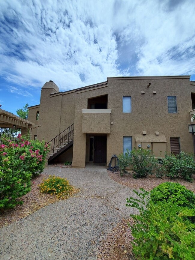 Building Photo - **MOVE IN SPECIAL***HALF OFF FIRST MONTHS RENT. UPSTAIRS 2 BEDROOM CONDO OVERLOOKING GREENBELT