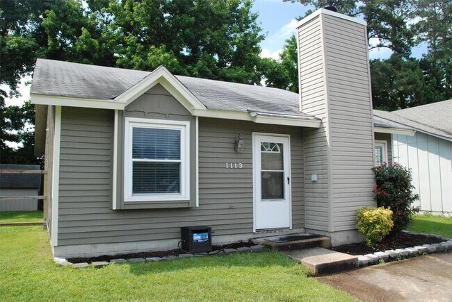 Building Photo - 1113 Tall Oak Dr