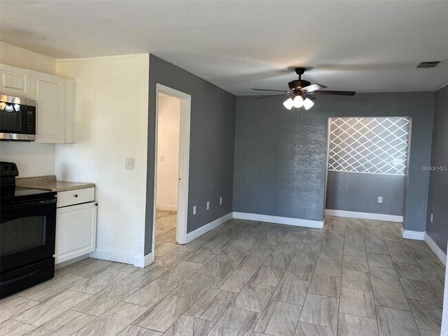 Foto del edificio - 49 Orange Park Blvd