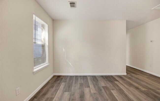 Foto del edificio - 10635 Goldfinch Rd