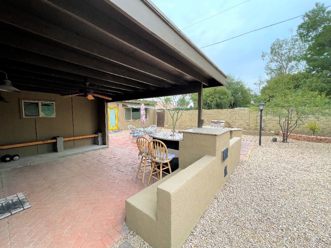 Building Photo - 3733 E Poinsettia Dr