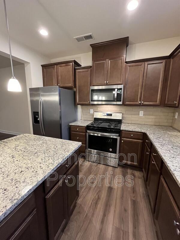 Foto del edificio - 9254 Glenburn Ln