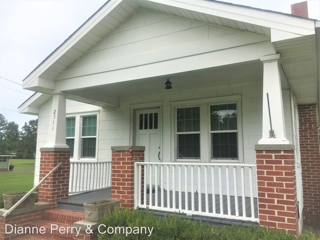 Building Photo - 3 br, 1 bath House - 2511 Castle Hayne Rd