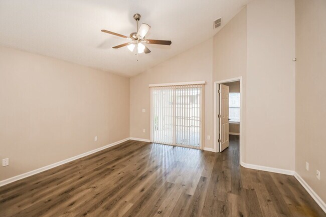 Foto del edificio - 2765 Acorn Park Dr N