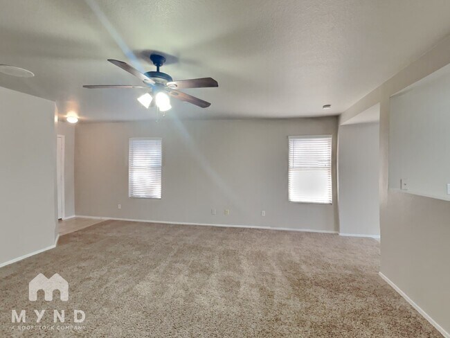 Foto del edificio - 550 W Kingman Dr