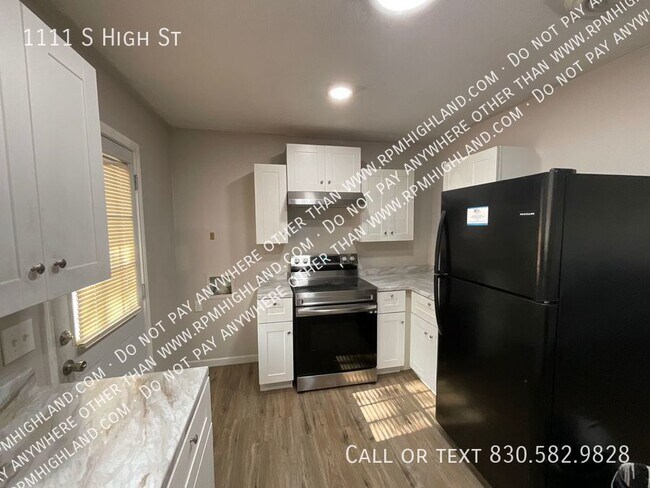 Foto del edificio - Two Bedroom One Bath Duplex Apartment in B...