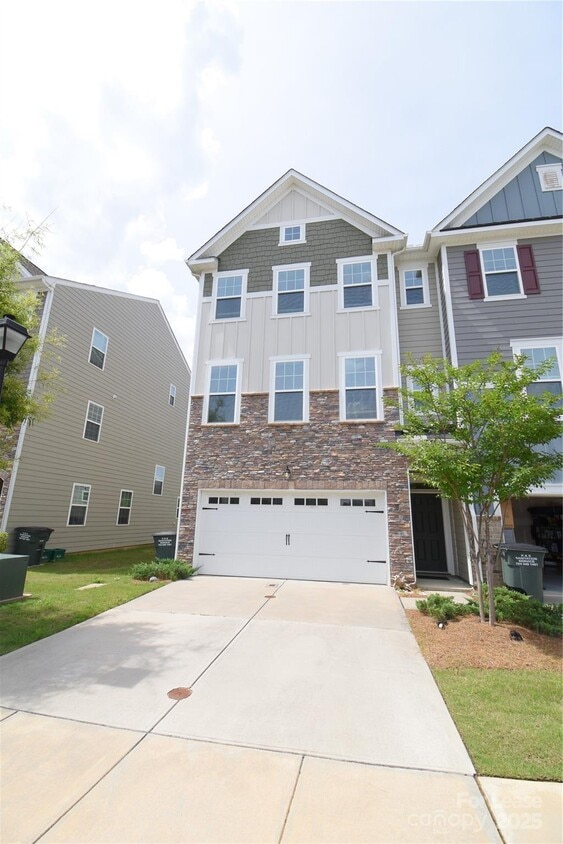 Primary Photo - 12120 Ardrey Park Dr