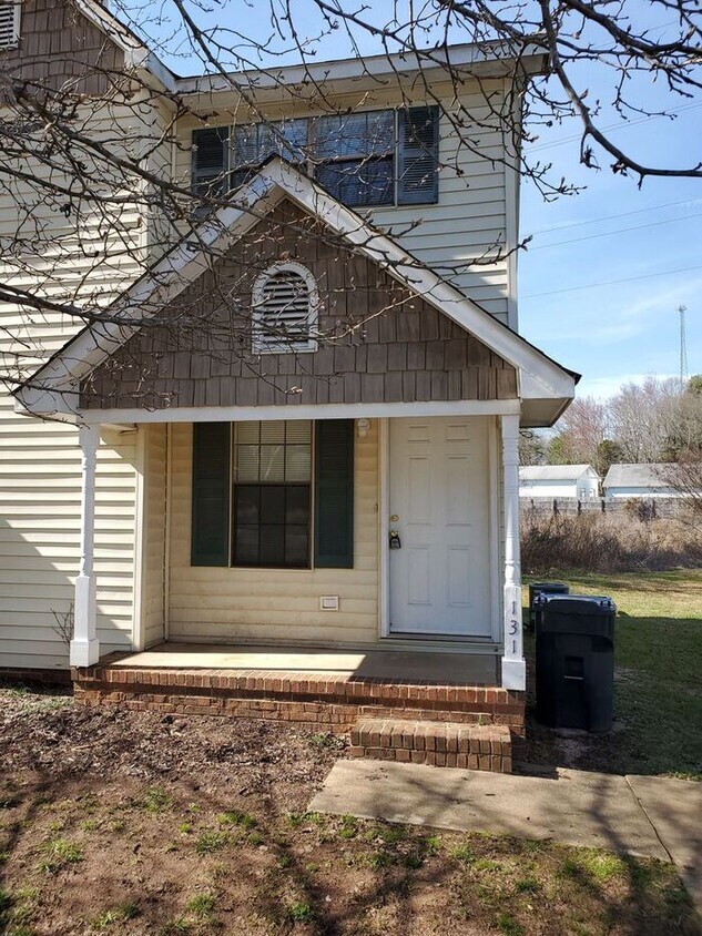 Foto principal - 2 Bedroom Town-home Near Furman University