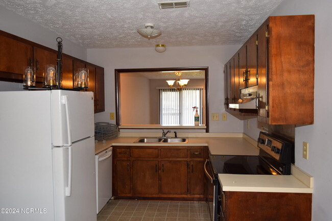 Building Photo - 115 Mallard Cove