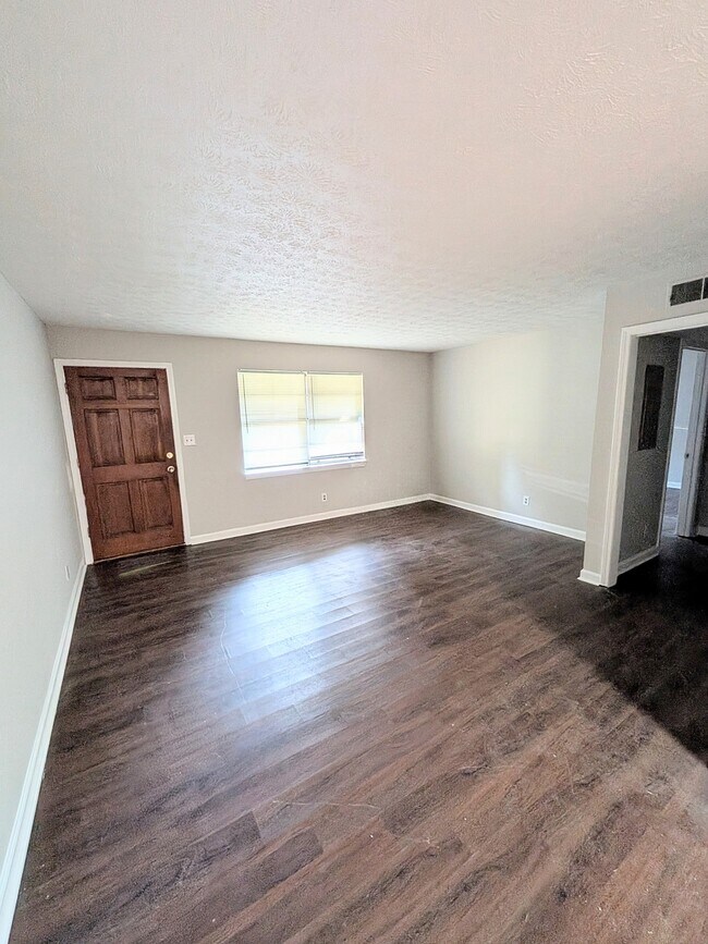 Foto del edificio - 4379 Springwood Terrace