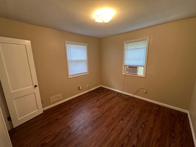 Foto del edificio - $1100 - 2 Bedroom Home