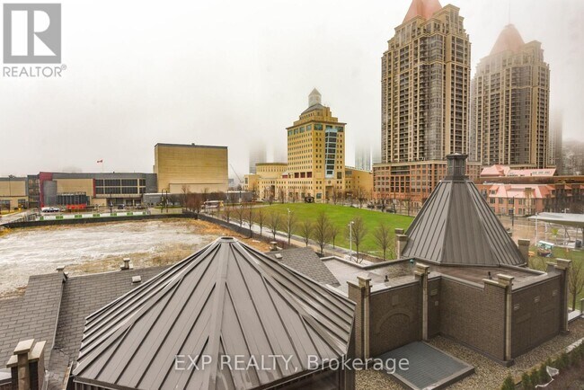 Photo du bâtiment - 388 Prince of Wales Dr