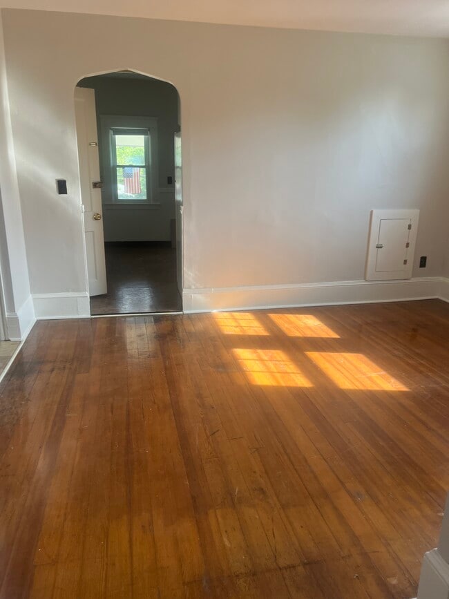 dinning room looking into kitchen - 581 Woonasquatucket Ave