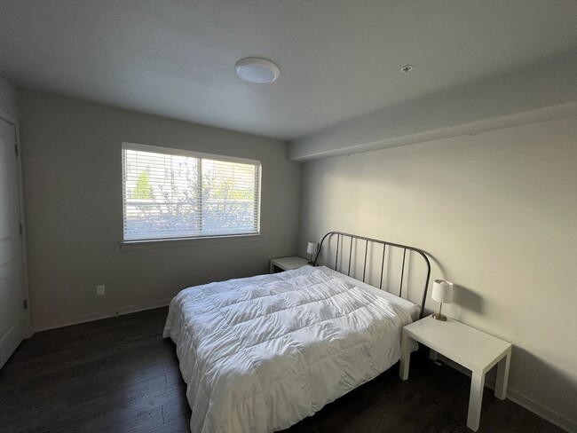 Building Photo - 2 Bedroom Pet Friendly Unit for Rent in Provo