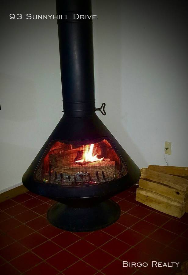 Foto del edificio - 93 Sunnyhill Dr