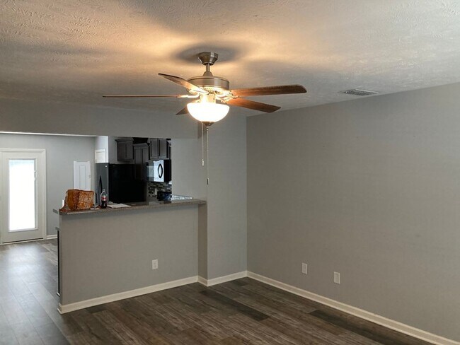 Foto del edificio - Up to $750 off 1st month Rent with Dec mov...