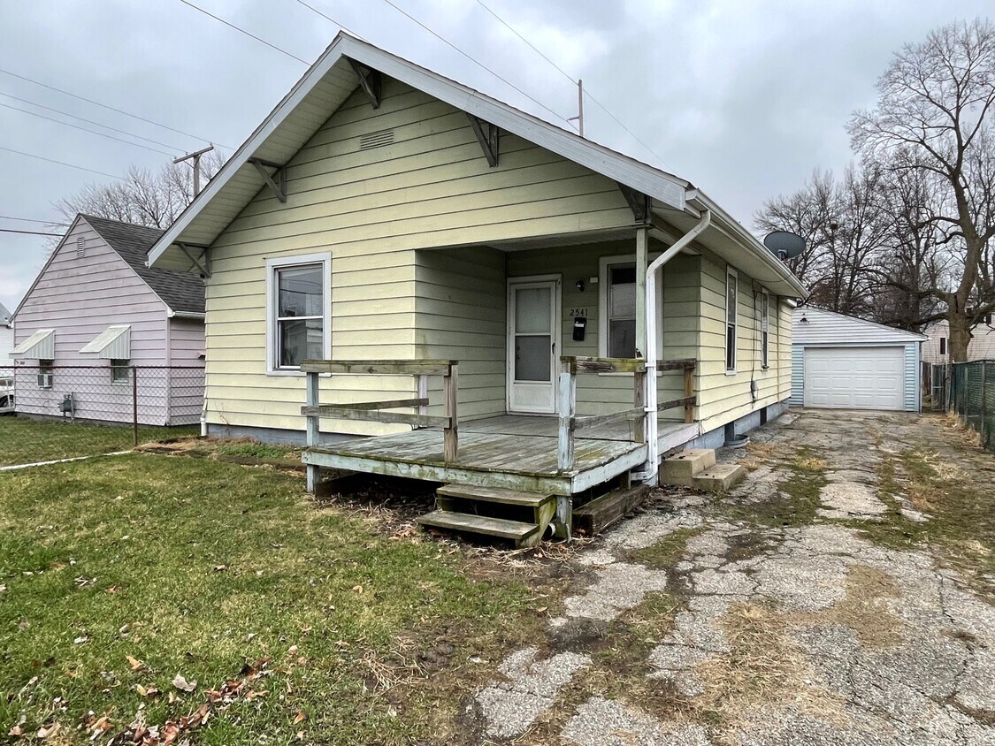 2541 E Prairie St, Decatur, IL 62521 House Rental in Decatur, IL