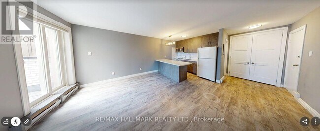 Photo du bâtiment - 1610 Queen St E