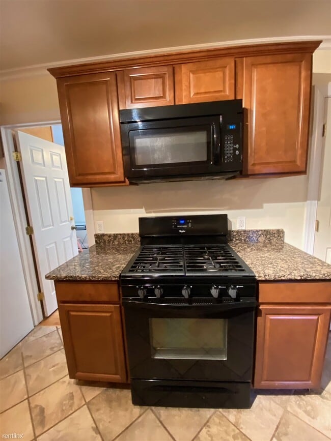 Building Photo - 6 br, 2 bath House - 549 Packard St # 2 54...