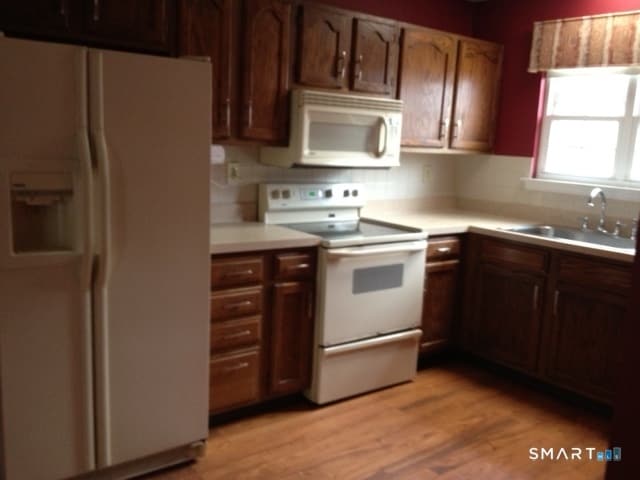 Building Photo - 235 Red Oak Ln