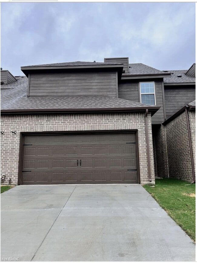 Building Photo - 3 br, 2.5 bath Townhome - 5540 Kilmer Drive
