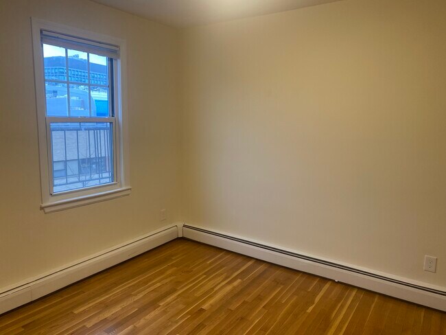 Foto del edificio - 172 N Beacon St