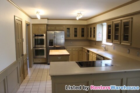 Building Photo - 5527 Pine Arbor Dr