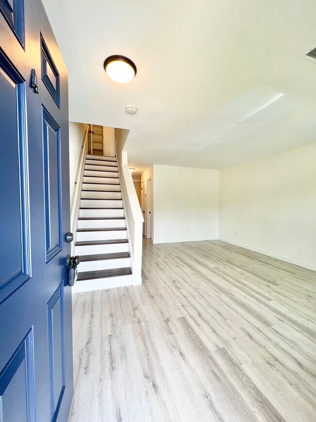 Entrada/Sala de estar - 276 Fleming Rd