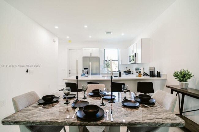 Foto del edificio - 1516 W 12th St