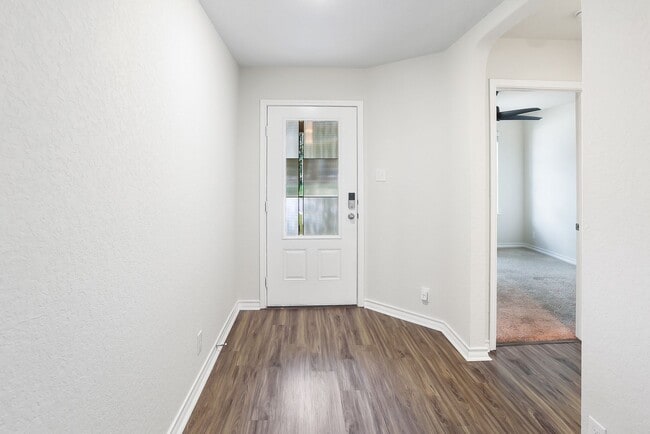 Building Photo - 4 Bedroom 2 Bathroom located in Redbird Ra...