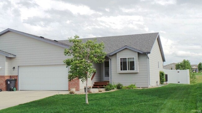 Building Photo - SPACIOUS | 3 BEDROOM | TOWNHOME | LOCATED ...