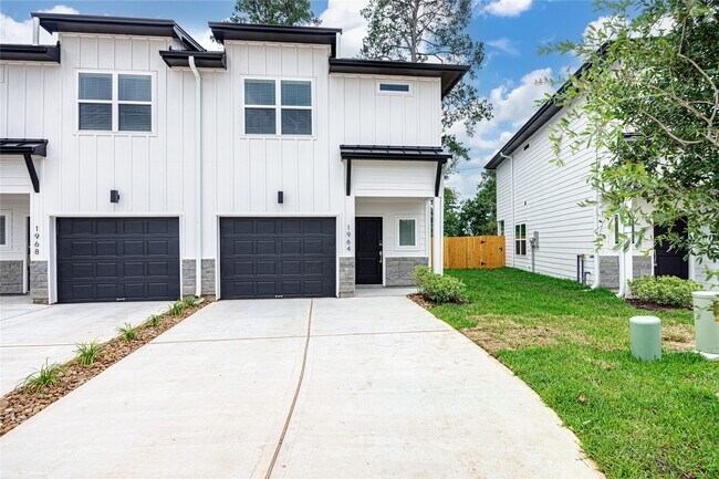 Building Photo - 1964 Longmire Villas Ct