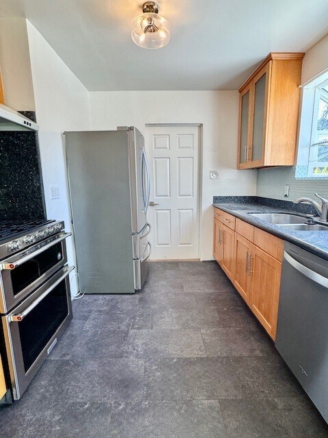 Foto del edificio - 1004 Esther Dr