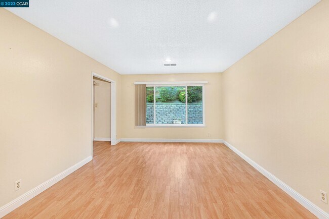 Building Photo - 2128 Elderwood Dr