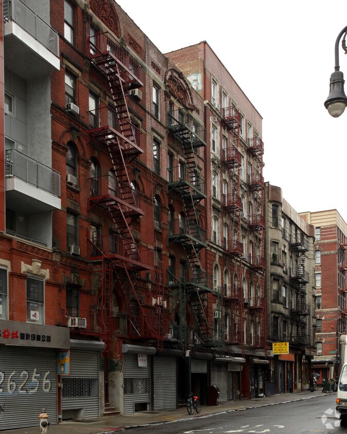 Building Photo - 247 Broome St