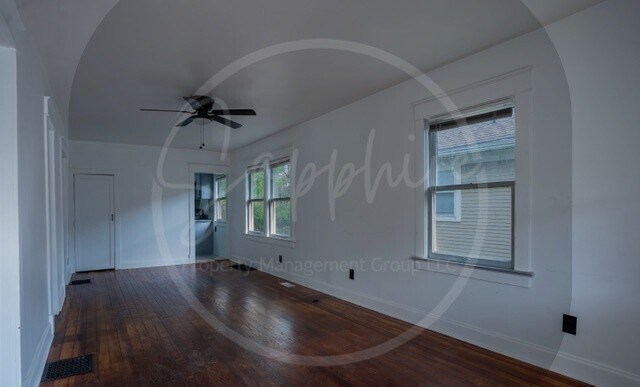 Foto del edificio - 2817 Monroe Ave