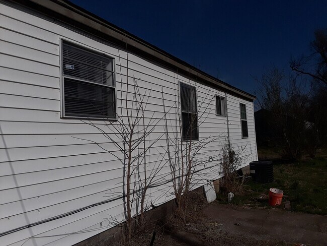 Foto del edificio - Spacious 4 Bedroom House