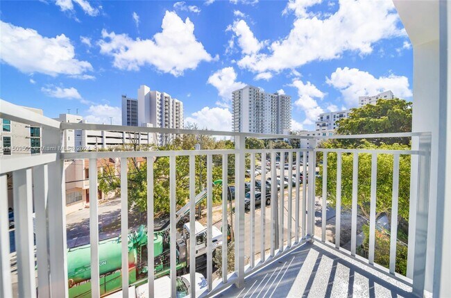 Foto del edificio - 1536 NW 15th Ave