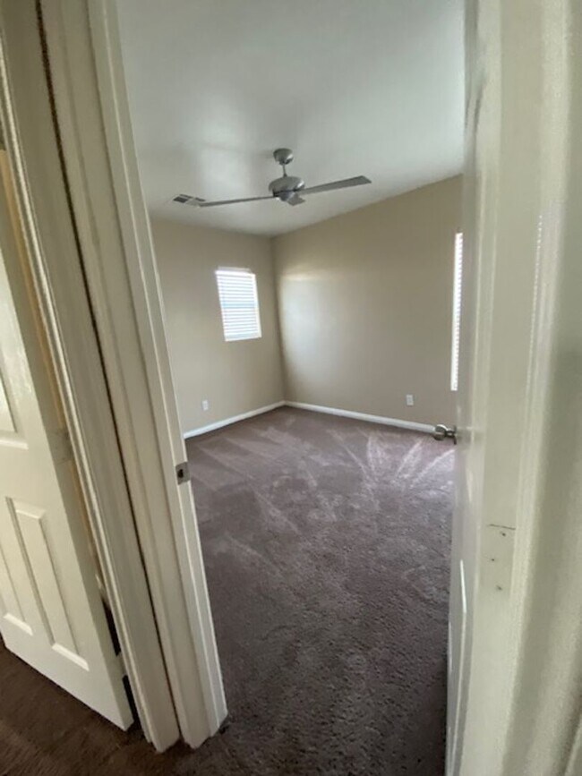 Foto del edificio - 4 Bedroom Corner Lot